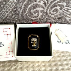 ALEXANDER MCQUEEN
Gold Jewelled Skull Ring